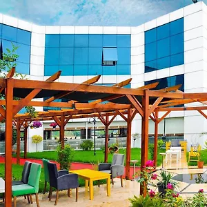 3* מלון Expo Park